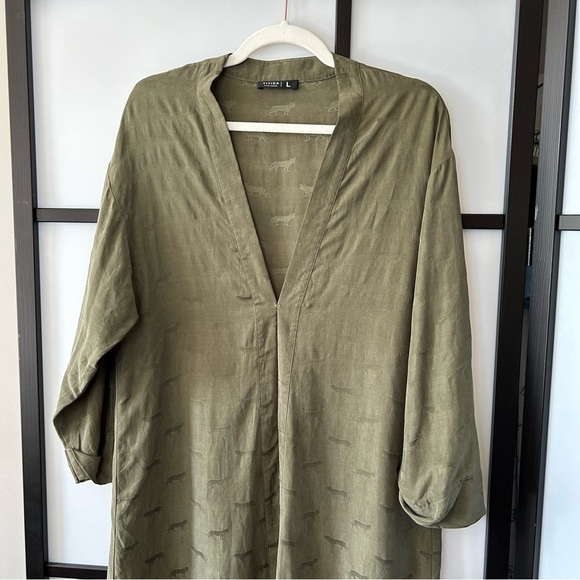 [L] Titika Active Couture Jungle Cat Print Dark Olive Relaxed Fit Midi Dress - Picture 3 of 10